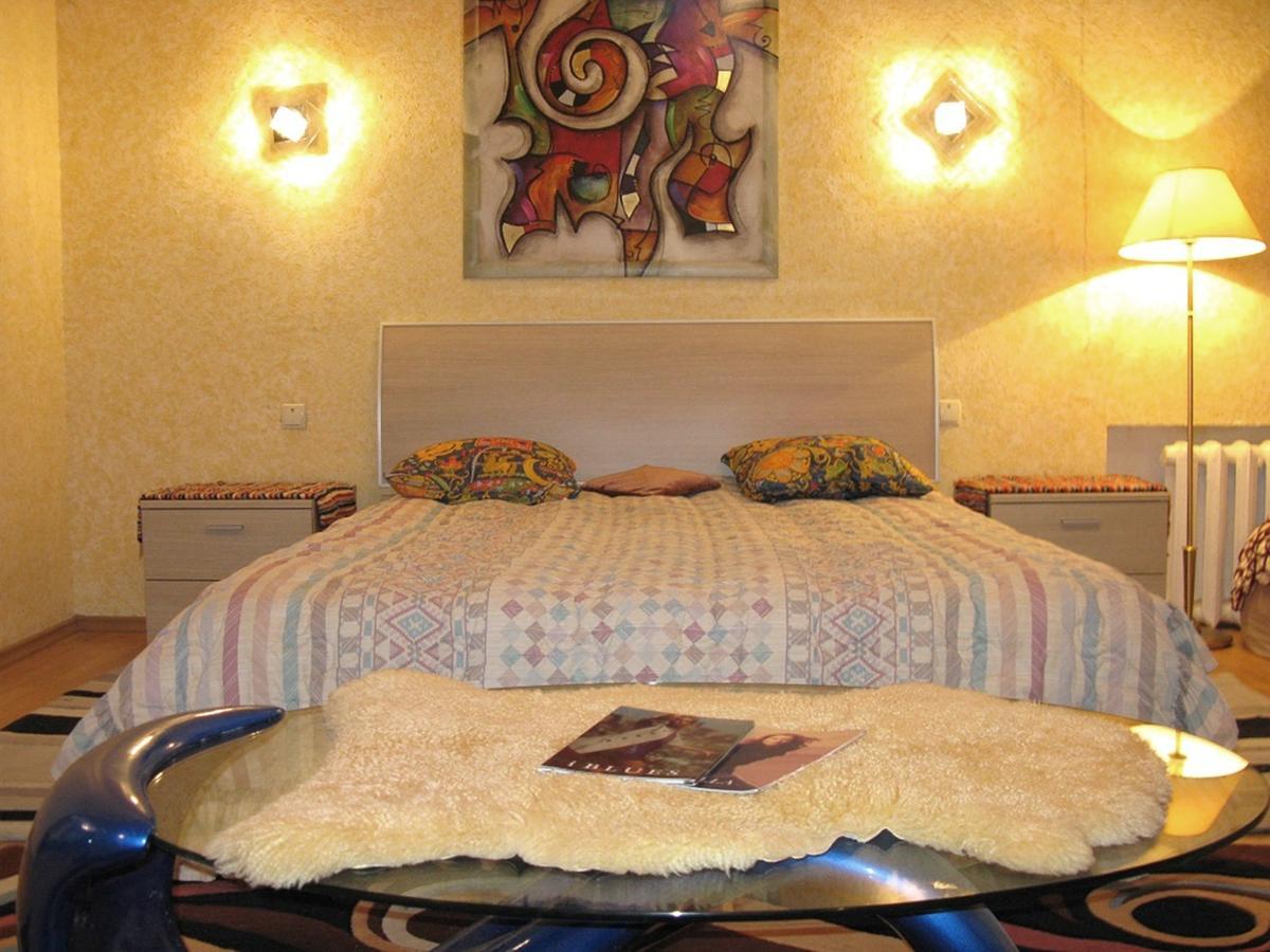 Apartment Triokhsviatytelskaya Street 3 Киев Экстерьер фото